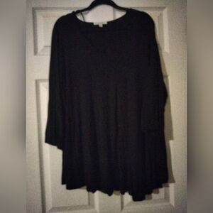 Green Envelope, 3/4 Sleeve Swing Top, 3X, Black